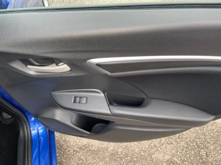 Vehicle Thumbnail 23