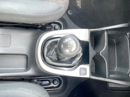 Vehicle Thumbnail 32