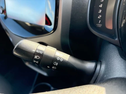 Vehicle Thumbnail 30