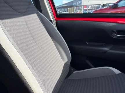 Vehicle Thumbnail 36