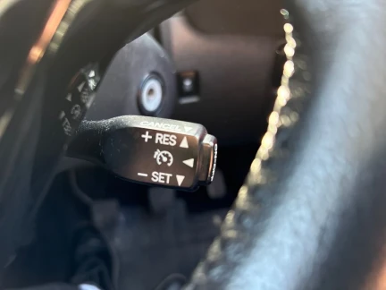 Vehicle Thumbnail 37