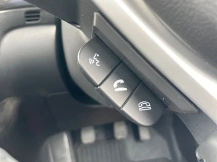 Vehicle Thumbnail 32