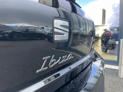 Vehicle Thumbnail 32