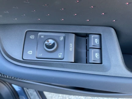 Vehicle Thumbnail 14