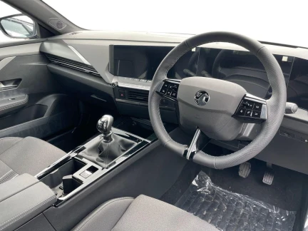 Vehicle Thumbnail 8