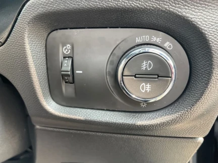 Vehicle Thumbnail 30