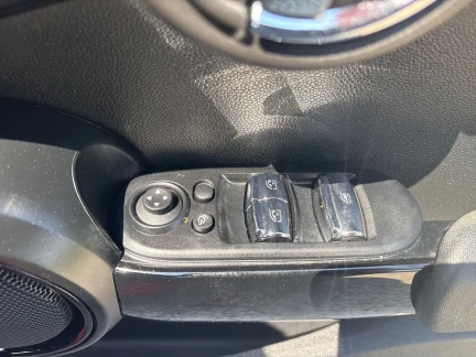 Vehicle Thumbnail 14