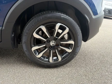 Vehicle Thumbnail 24