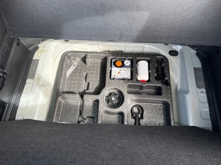 Vehicle Thumbnail 24