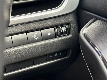 Vehicle Thumbnail 34