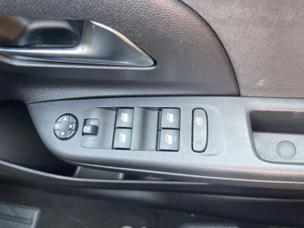 Vehicle Thumbnail 13