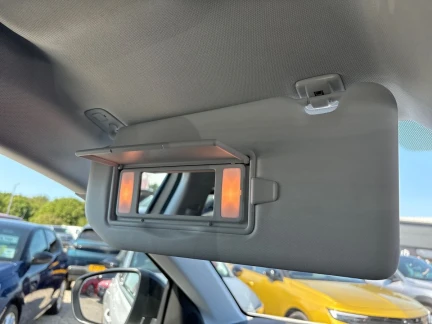 Vehicle Thumbnail 32