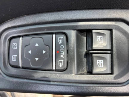 Vehicle Thumbnail 14