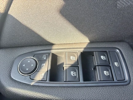 Vehicle Thumbnail 14