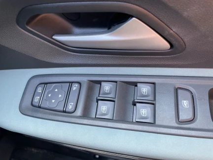 Vehicle Thumbnail 14