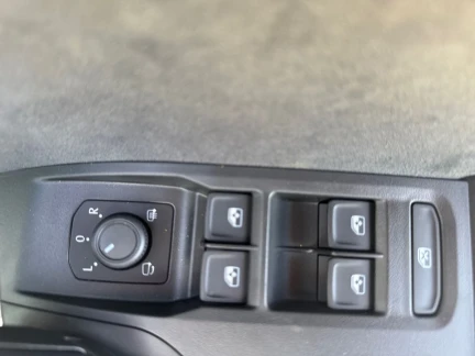 Vehicle Thumbnail 14