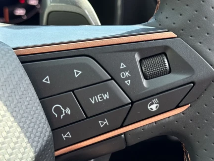 Vehicle Thumbnail 30