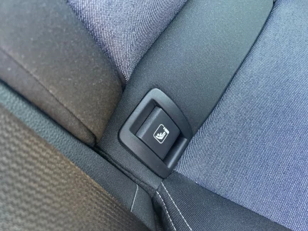 Vehicle Thumbnail 30