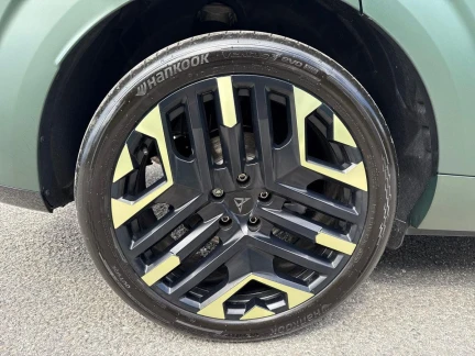 Vehicle Thumbnail 26