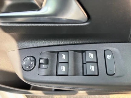 Vehicle Thumbnail 14
