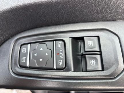 Vehicle Thumbnail 13
