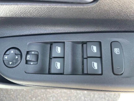 Vehicle Thumbnail 14