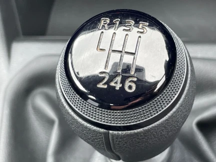 Vehicle Thumbnail 32