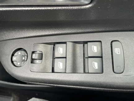 Vehicle Thumbnail 14
