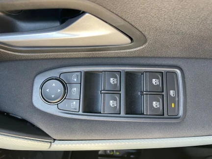 Vehicle Thumbnail 14