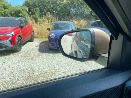 Vehicle Thumbnail 25