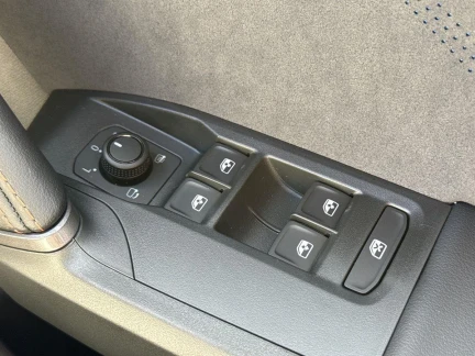 Vehicle Thumbnail 24