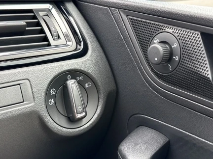 Vehicle Thumbnail 34