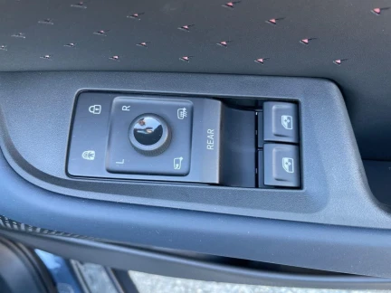 Vehicle Thumbnail 14