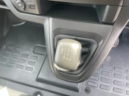 Vehicle Thumbnail 12