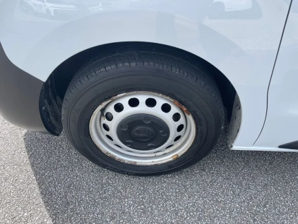 Vehicle Thumbnail 24