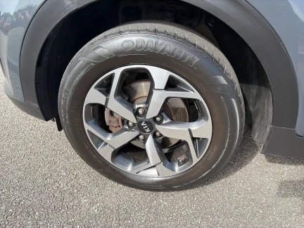 Vehicle Thumbnail 32