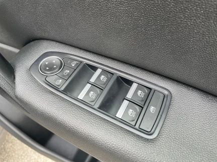 Vehicle Thumbnail 13