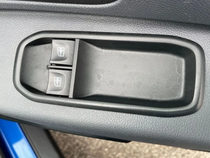 Vehicle Thumbnail 13