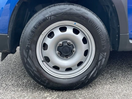 Vehicle Thumbnail 6