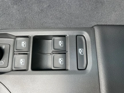 Vehicle Thumbnail 13