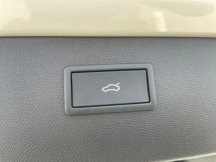 Vehicle Thumbnail 24