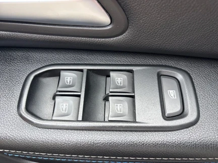 Vehicle Thumbnail 15