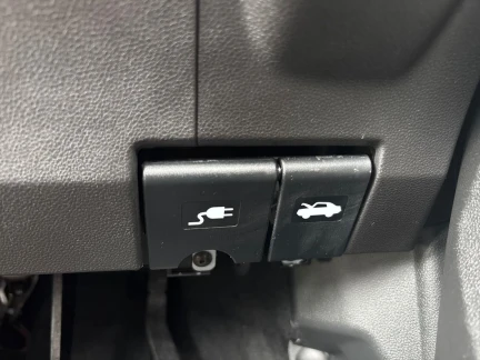 Vehicle Thumbnail 37