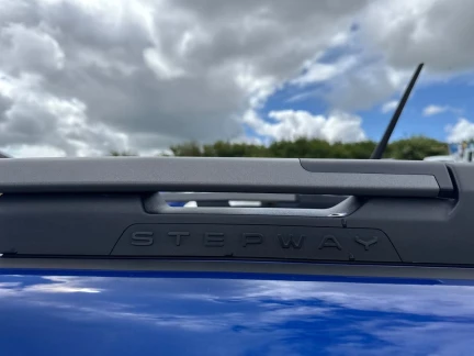 Vehicle Thumbnail 34