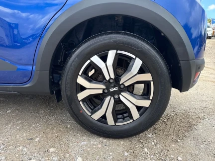 Vehicle Thumbnail 6