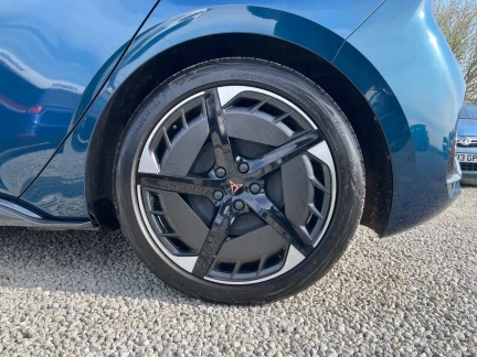 Vehicle Thumbnail 33