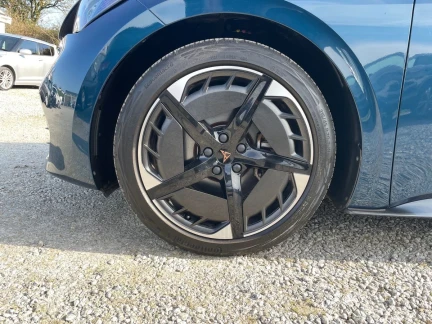 Vehicle Thumbnail 34