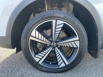 Vehicle Thumbnail 24