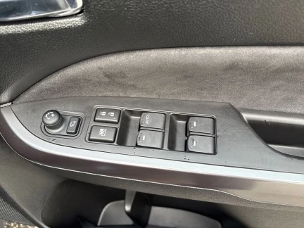 Vehicle Thumbnail 13