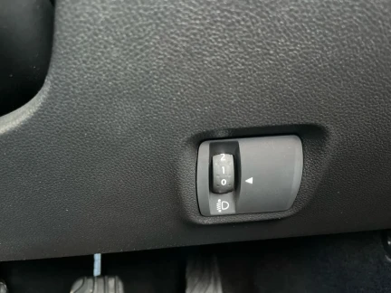 Vehicle Thumbnail 28